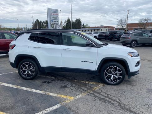 Used 2025 Jeep Compass Limited AWD/4WD image 6