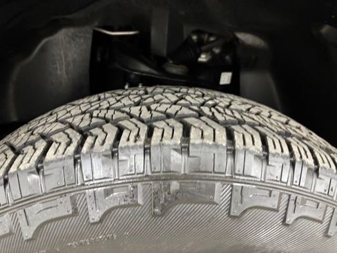 Used 2024 Nissan Frontier Pro-X image 10