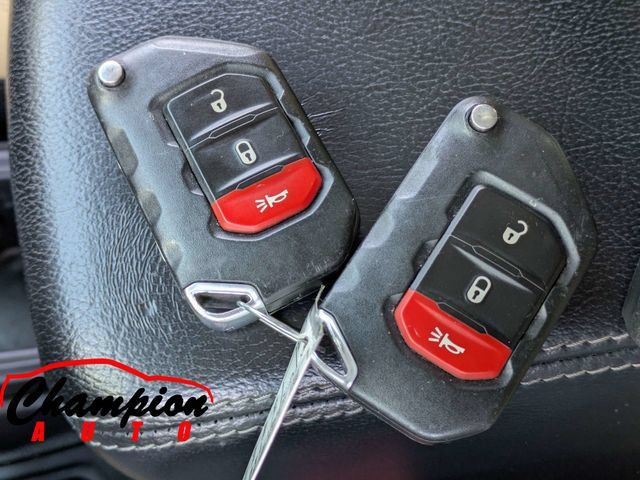 Used 2018 Jeep Wrangler Unlimited Sahara AWD/4WD image 31