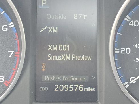 Used 2017 Toyota RAV4 XLE w/ Carpet Mat Package AWD/4WD image 33
