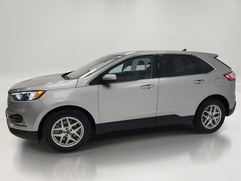 Used 2023 Ford Edge SEL image 4
