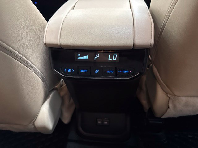 Used 2022 Toyota Highlander XLE AWD/4WD image 21
