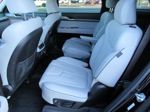 Used 2023 Hyundai Palisade SEL w/ Premium Package image 19