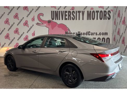 Used 2022 Hyundai Elantra SEL w/ Convenience Package FWD image 12