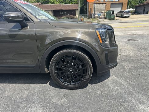Used 2022 Kia Telluride EX w/ EX Premium Package AWD/4WD image 2