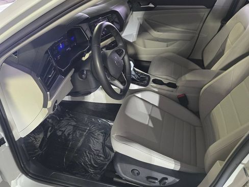 Used 2023 Volkswagen Jetta SE w/ Panoramic Sunroof Package FWD image 10