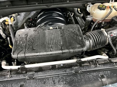 Used 2021 Chevrolet Suburban Z71 w/ Z71 Signature Package image 32