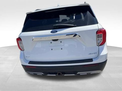 Used 2022 Ford Explorer XLT w/ Equipment Group 202A AWD/4WD image 11