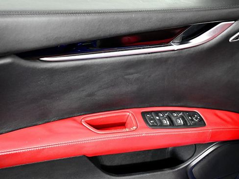Used 2017 Maserati Ghibli S image 15