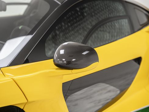 Used 2019 McLaren Senna RWD image 11