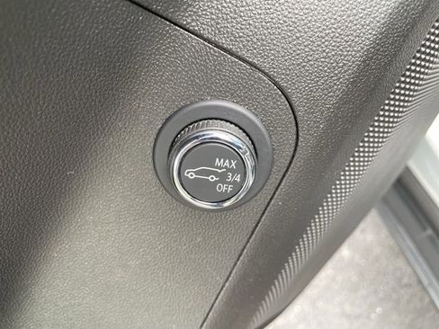 Used 2023 GMC Acadia SLE w/ Driver Convenience Package AWD/4WD image 16