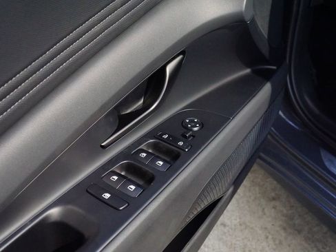 New 2025 Hyundai Elantra SEL image 17