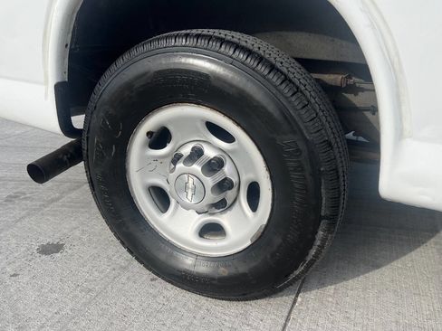 Used 2014 Chevrolet Express 2500 image 18