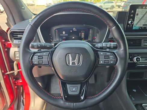 Used 2025 Honda Pilot Black Edition image 25