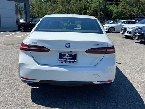 Used 2025 BMW i5 xDrive40 w/ Premium Package AWD/4WD image 6