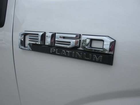 Used 2018 Ford F150 Platinum w/ Equipment Group 701A Luxury AWD/4WD image 3