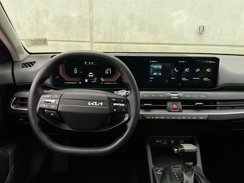 Used 2025 Kia K4 LXS image 13