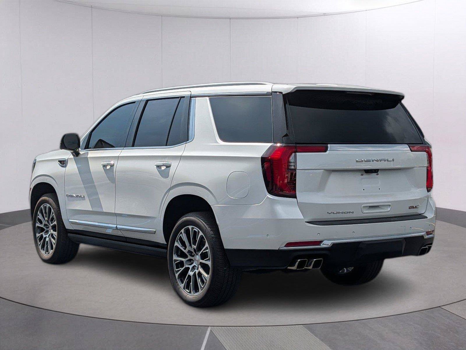 Used 2025 GMC Yukon Denali RWD image 3