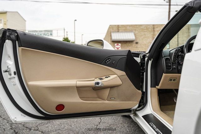 Used 2006 Chevrolet Corvette Convertible w/ Preferred Equipment Group RWD image 46