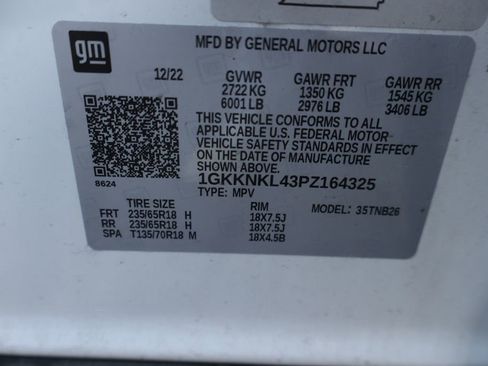 Used 2023 GMC Acadia SLE w/ Driver Convenience Package image 4