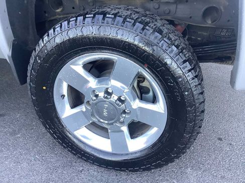 Used 2016 GMC Sierra 2500 SLT w/ Duramax Plus Package AWD/4WD image 6