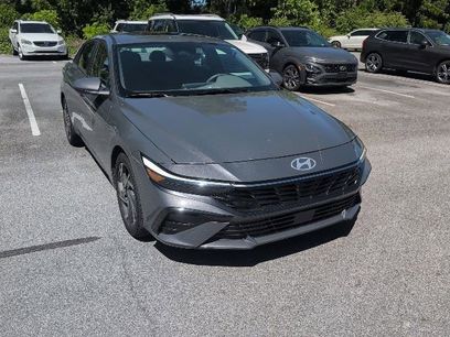 Used 2024 Hyundai Elantra SEL w/ Convenience Package