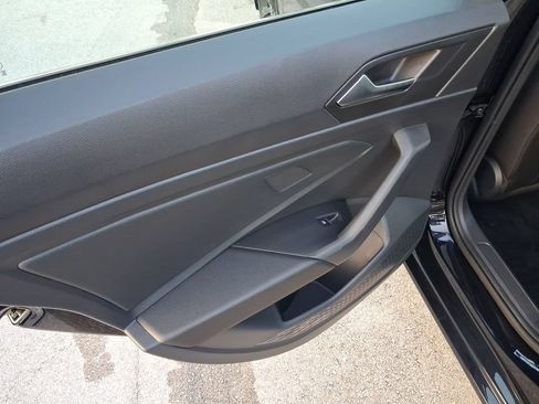 Used 2023 Volkswagen Jetta SE FWD image 11