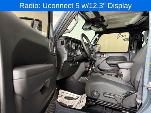 Used 2025 Jeep Wrangler Unlimited Rubicon image 10
