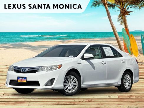 Used 2014 Toyota Camry LE image 1