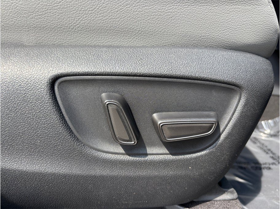 Used 2023 Toyota Sienna XLE FWD image 42