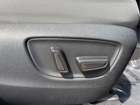 Used 2023 Toyota Sienna XLE FWD image 42