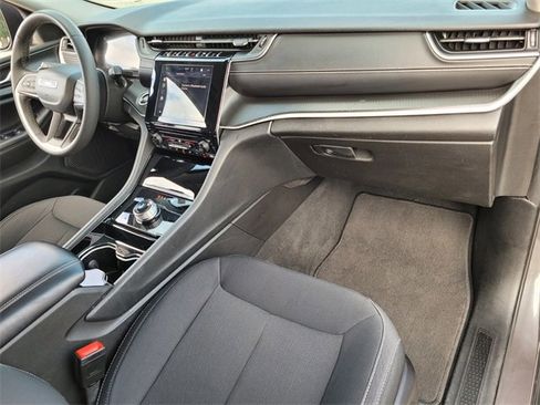 Used 2023 Jeep Grand Cherokee L Laredo image 17
