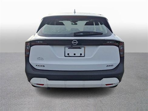 Used 2025 Nissan Kicks S image 5
