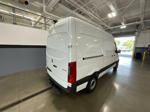 Used 2025 Mercedes-Benz Sprinter 2500 image 5