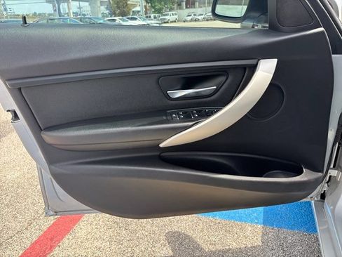 Used 2018 BMW 320i Sedan RWD image 15
