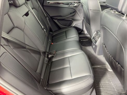 Certified 2026 Porsche Macan AWD/4WD image 29