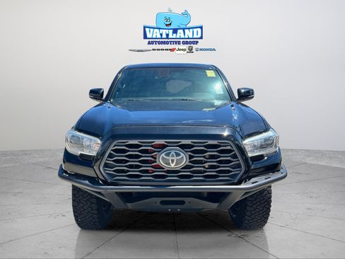 Used 2020 Toyota Tacoma TRD Off-Road AWD/4WD image 8