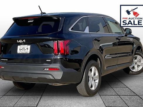 Used 2023 Kia Sorento LX AWD/4WD image 13