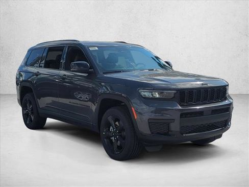 New 2025 Jeep Grand Cherokee Altitude image 6