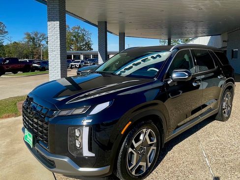 Used 2023 Hyundai Palisade Limited w/ Winter Package image 5