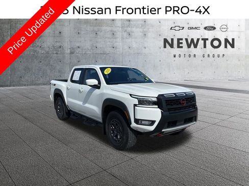 Used 2025 Nissan Frontier PRO-4X AWD/4WD image 1