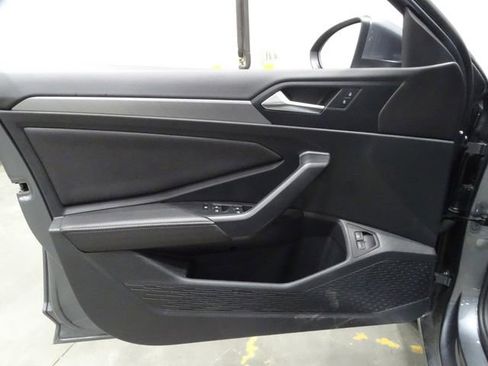 Used 2024 Volkswagen Jetta SE image 15