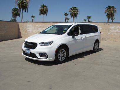 Used 2024 Chrysler Pacifica Touring-L