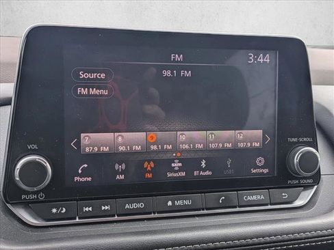 Used 2021 Nissan Rogue SV image 25