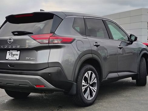 Used 2023 Nissan Rogue SV image 3