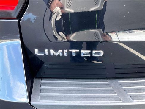 Used 2023 Ford Expedition Limited image 8