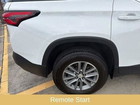 Used 2023 Chevrolet Traverse LT image 11