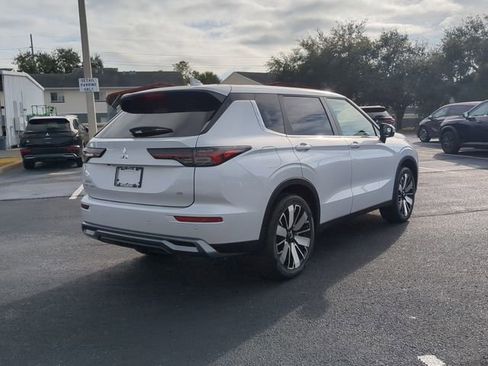 New 2025 Mitsubishi Outlander SE image 6