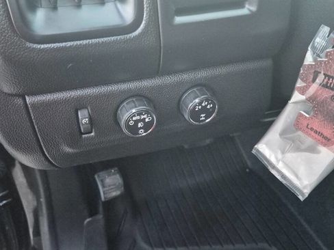 Used 2016 Chevrolet Colorado LT w/ Luxury Package, Chrome AWD/4WD image 8