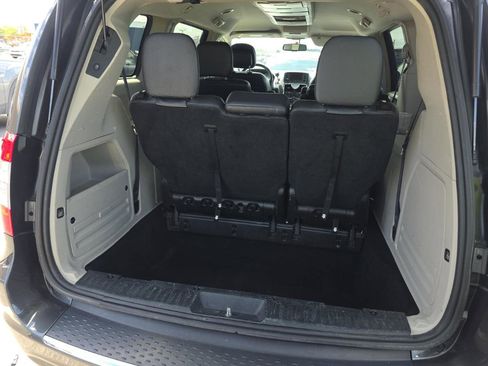 Used 2016 Chrysler Town & Country Touring image 20